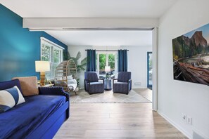 Living area - Wayzata Colorful Home w/ Office! (Wayzata)