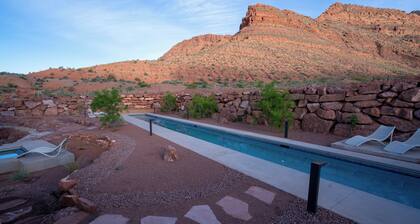 Luxury Service 5 Bedrooms - Sleeps 10 – Private Pool - Daily HSK