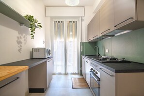 Fridge, microwave, oven, stovetop