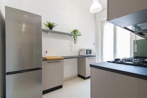 Fridge, microwave, oven, stovetop