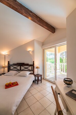 4 habitaciones, tabla de planchar con plancha, cuna de viaje y wifi 