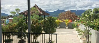 Lombok 3 bedroom tropical house with terrace. Beautiful mountain views. 