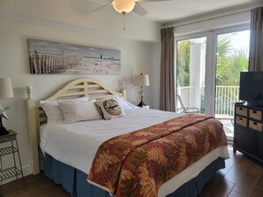 1 bedroom, free WiFi, bed sheets - 1BR Condo - Pool, free beach tram, large balcony, full kitchen, washer/dryer (Miramar Beach)