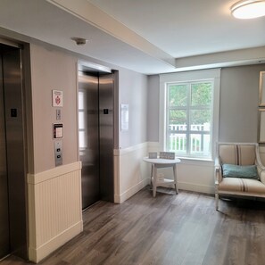 Interior - 1BR w Private Balcony🌴 Free Beach Tram, Lagoon Pool, Full Kitchen, Washer&Dryer (Miramar Beach)