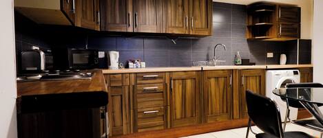 Apartment, Kitchen, Garden View | Private kitchen | Electric kettle