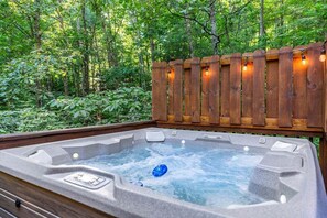 Bañera de hidromasaje al aire libre