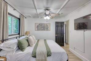 2 bedrooms, travel crib, WiFi, bed sheets