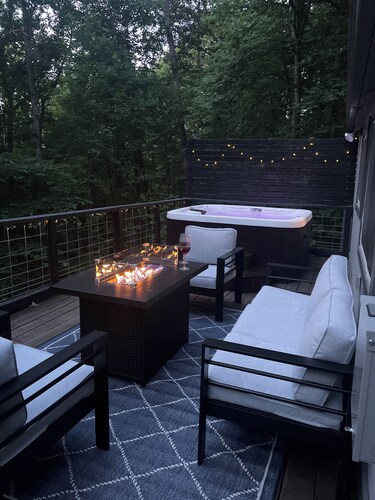Lakota Cabin ~ mountain retreat • Hot tub • EV Charger