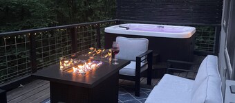 Lakota Cabin ~ mountain retreat • Hot tub • EV Charger 