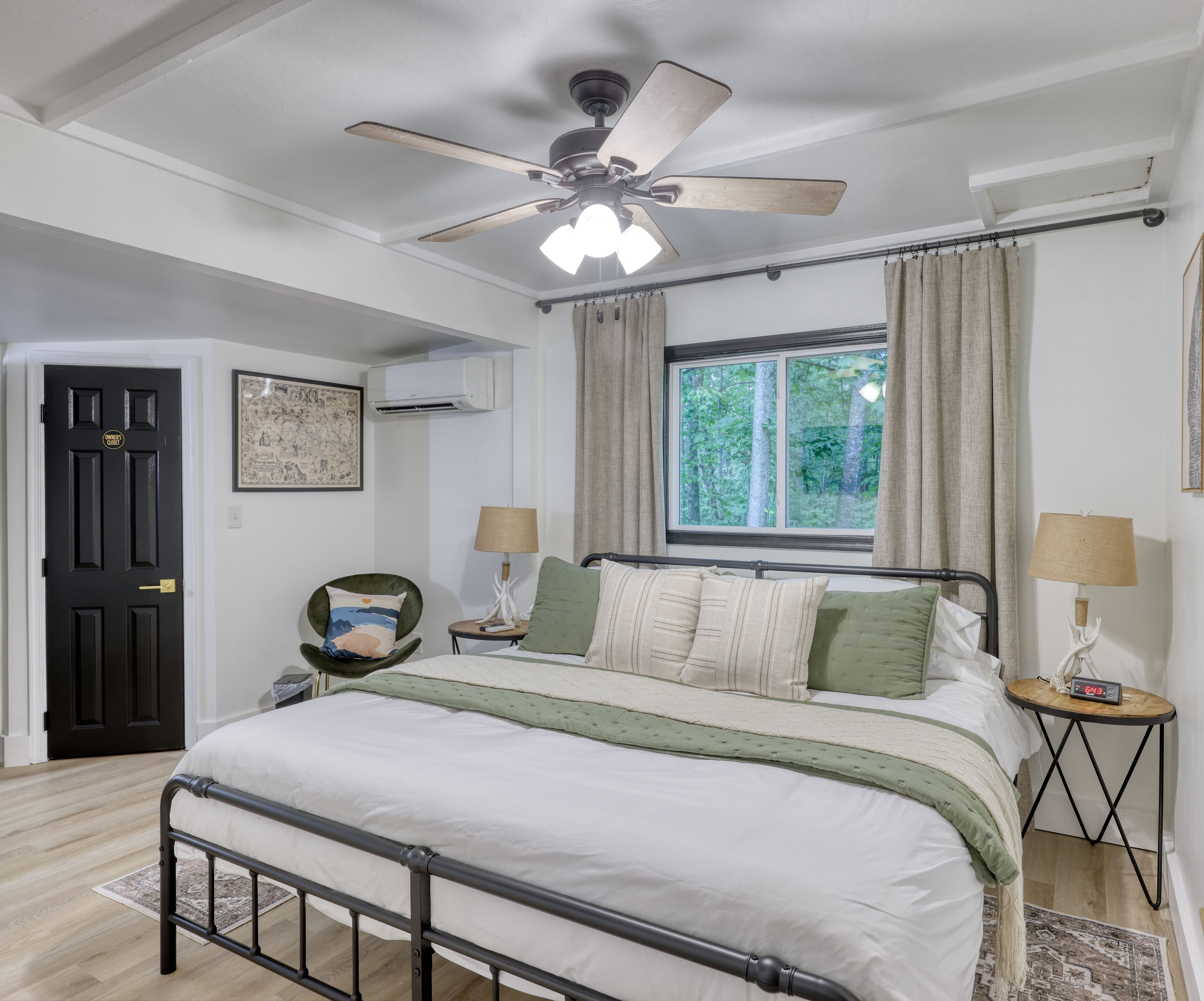 2 bedrooms, travel crib, WiFi, bed sheets