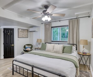 2 bedrooms, travel cot, WiFi, bed sheets