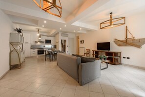 TV - Residenza la Pietra By MMega (Pietrasanta)