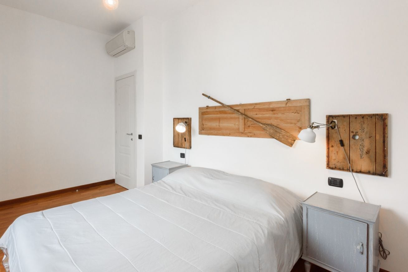 2 bedrooms, iron/ironing board, bed sheets