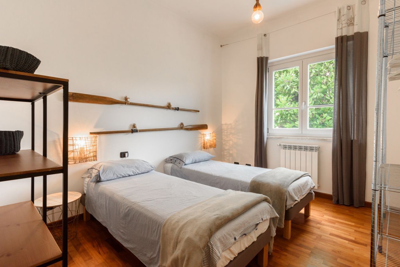 2 bedrooms, iron/ironing board, bed sheets