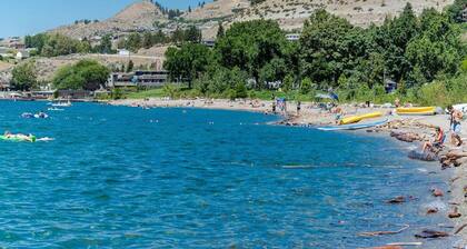 Cozy ski retreat on Copper Mountain w/artist studio. Pet-Friendly!