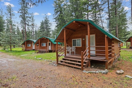 Exterior. Lost Horse Resort - Double Queen Cabin #15