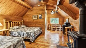 Room - Lost Horse Lodge - Double Queen Cabin #16 - PetsOK (Hamilton)