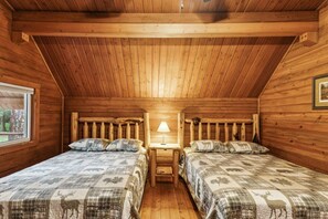 1 Schlafzimmer, Schreibtisch, Bügeleisen/Bügelbrett, Reisekinderbett