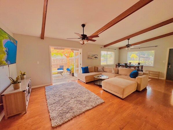 Smart TV, table tennis