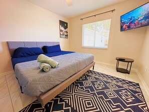 4 bedrooms, desk, WiFi, bed sheets