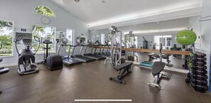 Fitness facility - 3-bedroom condo in beautiful Naples with a phenomenal lake view (Naples)
