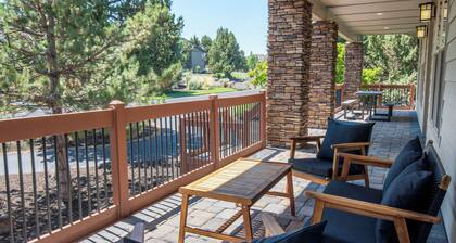 Spacious Trail Creek Retreat. Six bedroom, Eagle Crest!