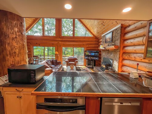 Modern Log Cabin: Pet Friendly + Hot Tub