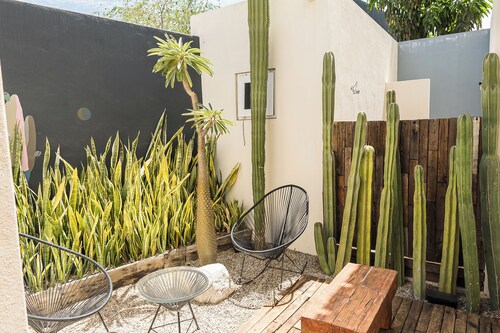 Grand Villa w Private Patio & Parking 