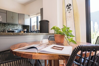 Grand Villa w Private Patio & Parking 