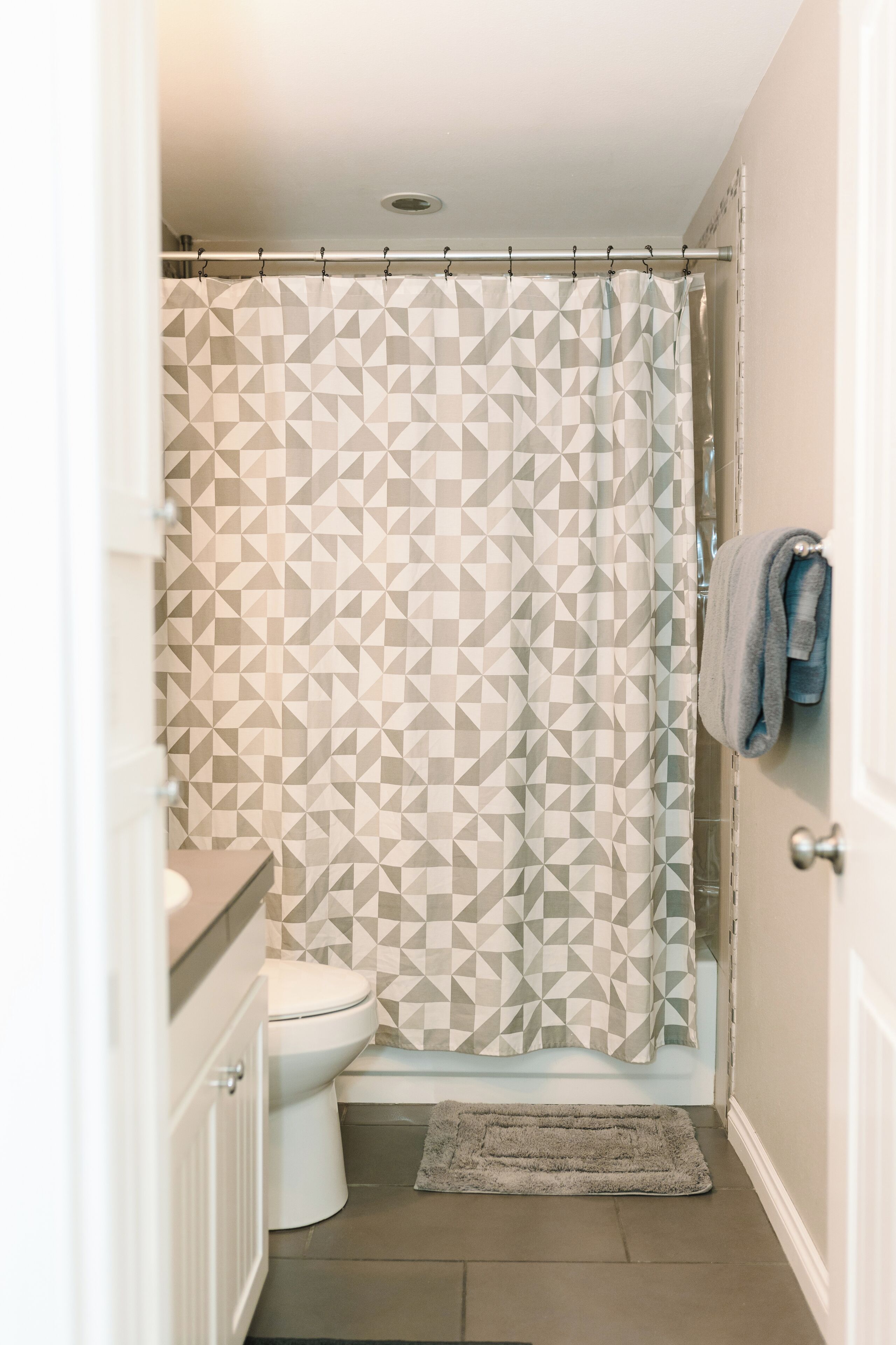 ヘアドライヤー、タオル、石鹸、シャンプー