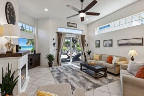 Smart TV - Relax, Play & Stay – Tropical Backyard Retreat + Game Room Near the Beach 🌊 (Indian Harbour Beach)