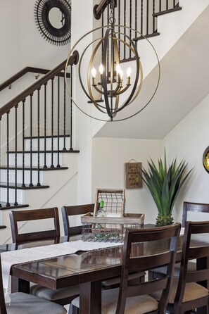 Dining - Relax, Play & Stay – Tropical Backyard Retreat + Game Room Near the Beach  🌊 (Indian Harbour Beach)