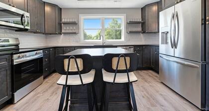 🌲 The Birches ➠ Luxury Condotel in Downtown Lake Leelanau | U1