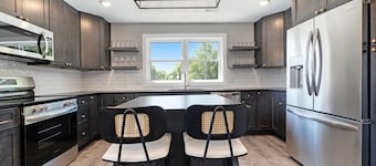 🌲 The Birches ➠ Luxury Condotel in Downtown Lake Leelanau | U1