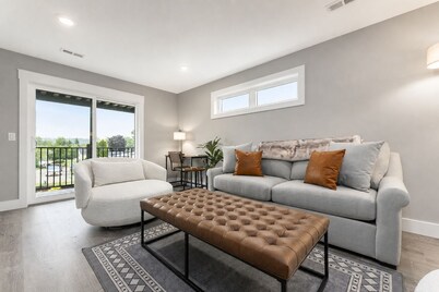🌲 The Birches ➠ Luxury Condotel in Downtown Lake Leelanau | U2