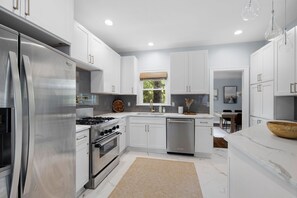 Mikrowelle, Ofen, Herdplatte, Geschirrspüler