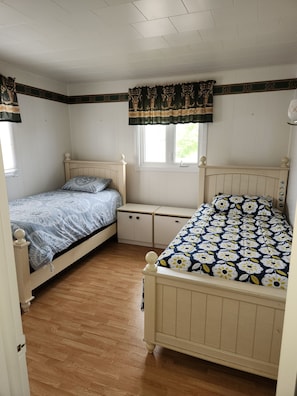 3 bedrooms, free WiFi, bed sheets - Logement Centre-ville (Shippagan)