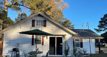 Bay Dream Believer Cottage on Beautiful East River Waterfront