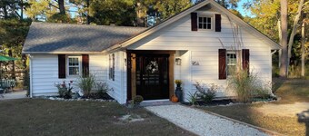 Bay Dream Believer Cottage on Beautiful East River Waterfront
