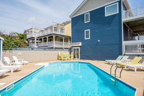 A heated pool - Waves of Joy: Oceanside, Private Heated Pool, Hot Tub (Nags Head)