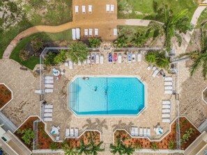 A heated pool - Steps to the Beach, Heated Pool, Tennis, Shuffleboard - FMB - Condo Seaside Sanctuary - Roelens (Fort Myers Beach)