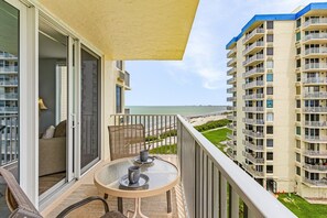 Property grounds - Steps to the Beach, Heated Pool, Tennis, Shuffleboard - FMB - Condo Seaside Sanctuary - Roelens (Fort Myers Beach)