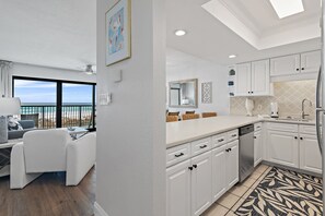 Interior - Destin Beach Club 1BR with Bunk! Beachfront Condo with Spectacular Gulf Views! (Destin)