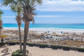 On the beach - Destin Beach Club 1BR with Bunk! Beachfront Condo with Spectacular Gulf Views! (Destin)