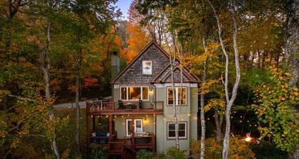 S'More To Love! Pet Friendly, Hot Tub, Pool Table, Views, & More!