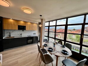 Kühlschrank, Mikrowelle, Ofen, Geschirrspüler