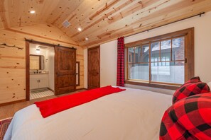 3 makuuhuonetta, työpöytä, ilmainen Wi-Fi