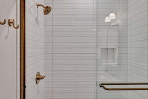 Shower, hair dryer, towels, shampoo - Resonant - 2 Townhomes - 2 Private Rooftop Decks (Nashville)