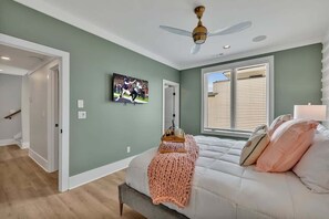 8 habitaciones, tabla de planchar con plancha y cuna de viaje 