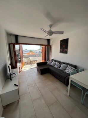 TV - Apartamento Santiago de la Ribera (San Javier)